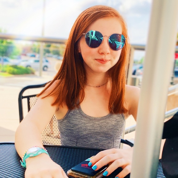 Meet your Posher, Sylvie - Picture 1 of 1